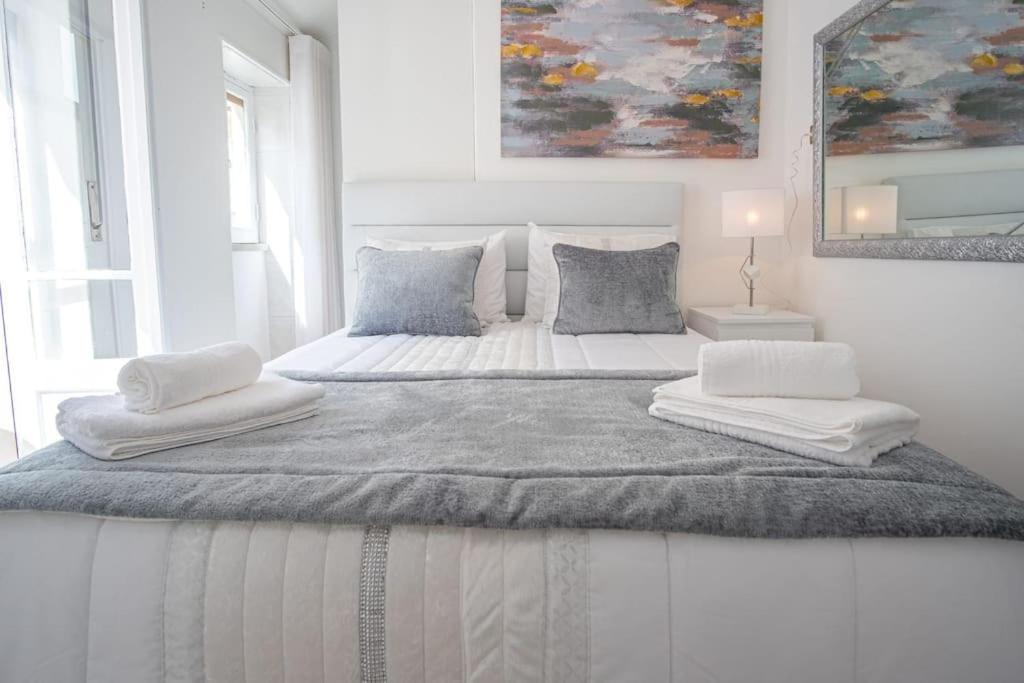 Milena'S Bedroom Nazare Bagian luar foto